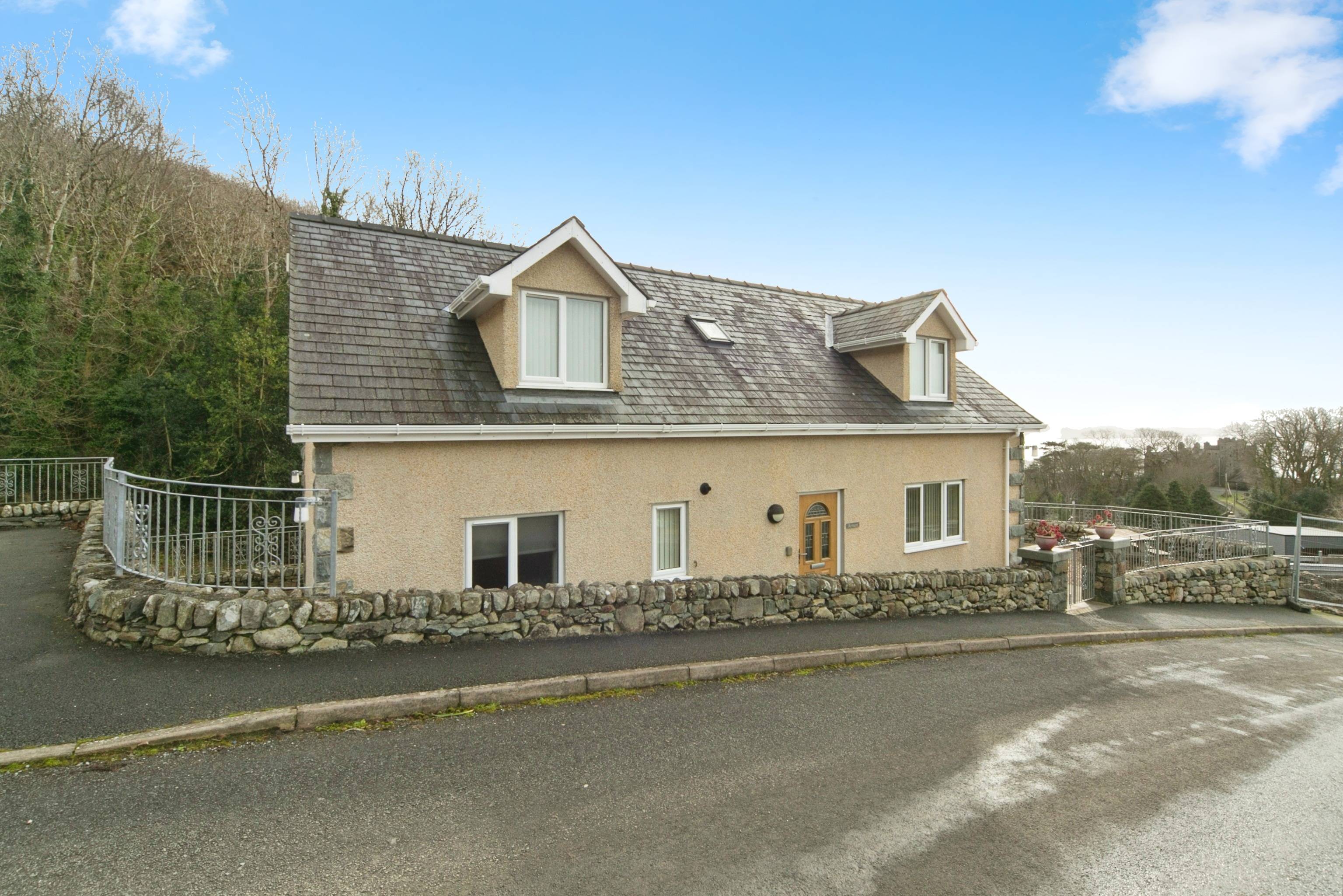 Ffordd Bro Mynach