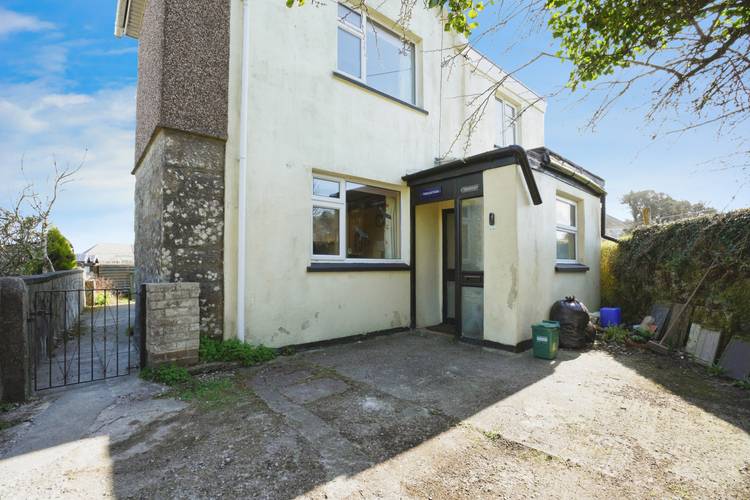 2 bedroom detached house