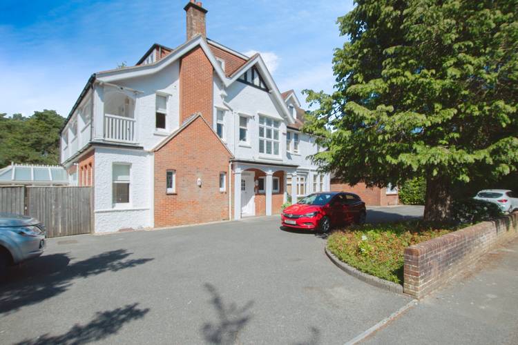2 bedroom ground floor flat