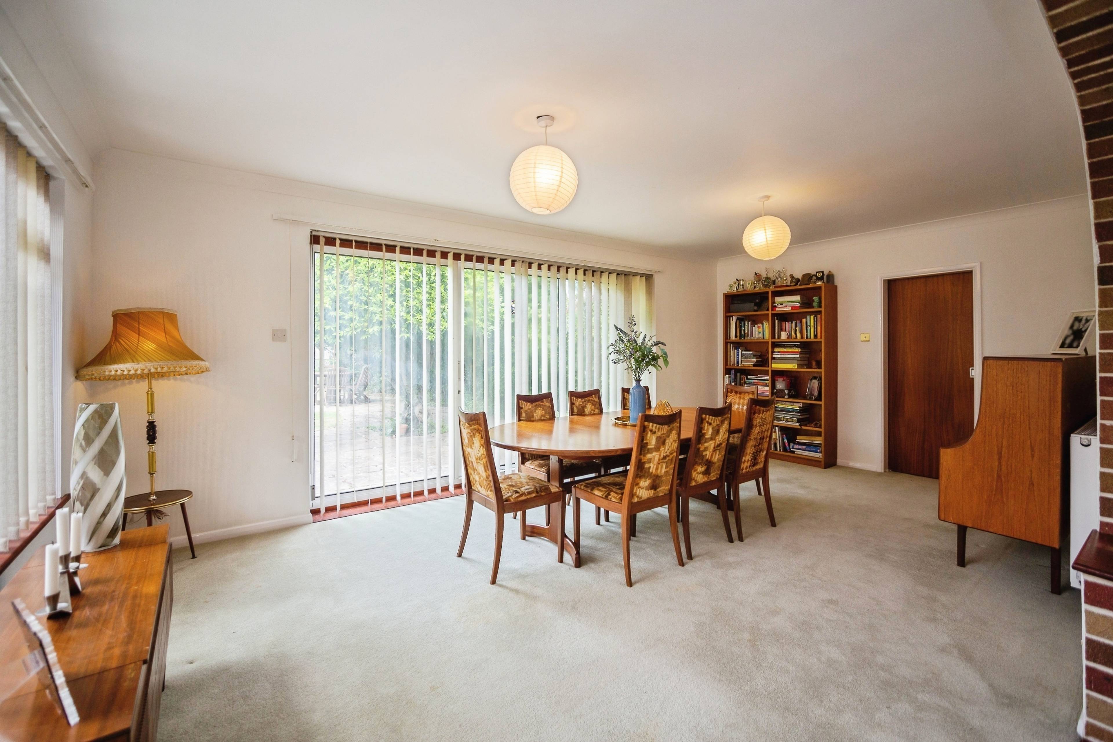Lounge/Dining Room