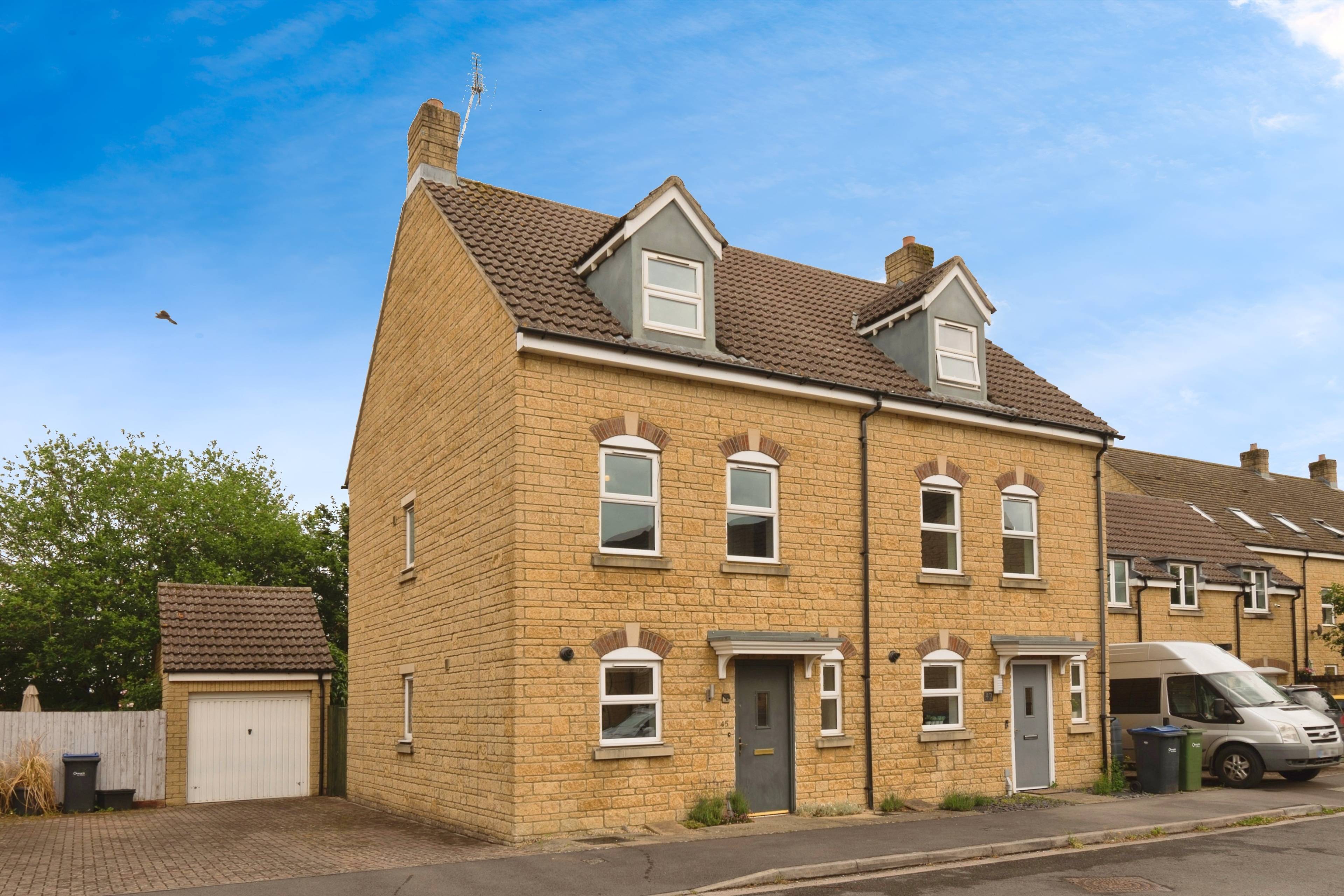 Loiret Crescent, Malmesbury