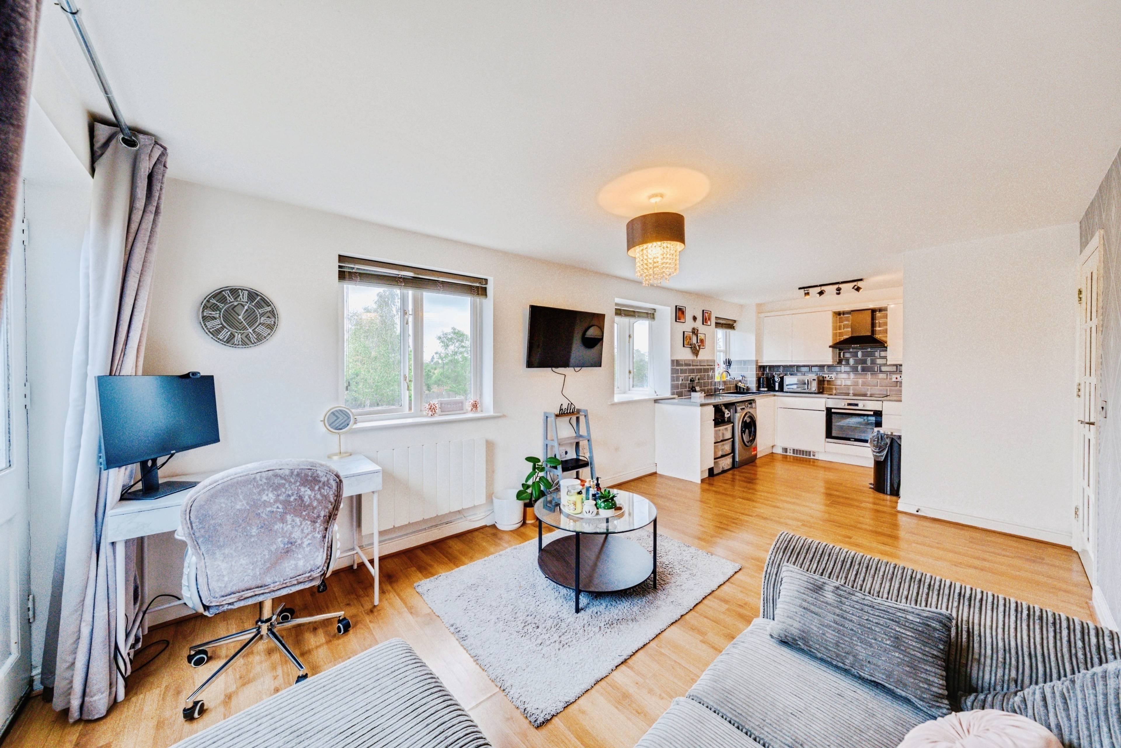Lounge / Kitchen