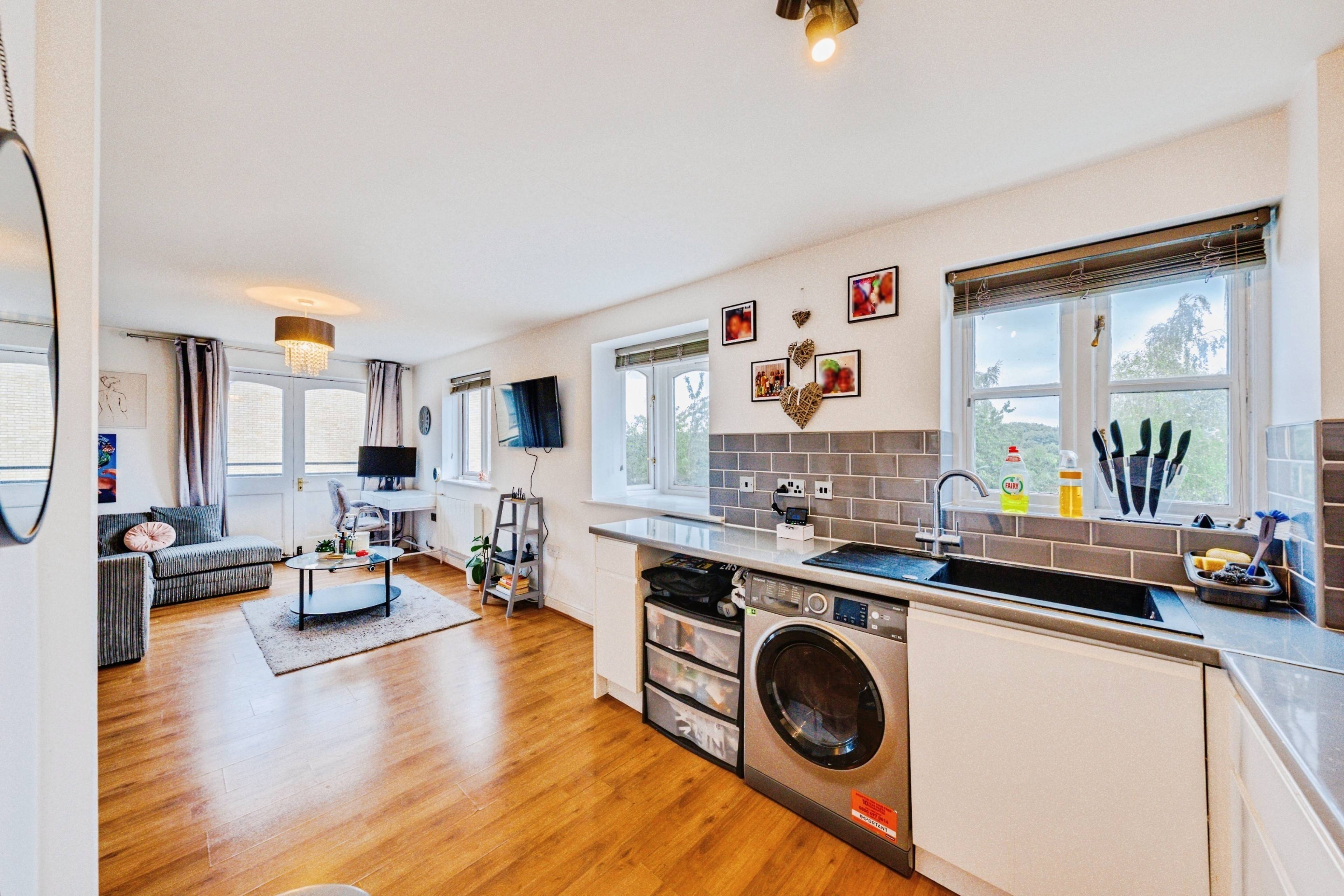 Lounge / Kitchen