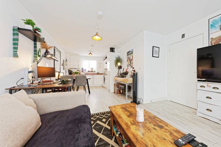 2 bedroom ground floor flat