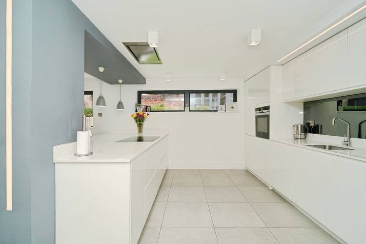 4 bedroom detached house