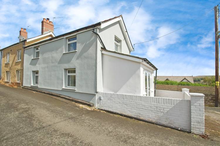 3 bedroom end of terrace house