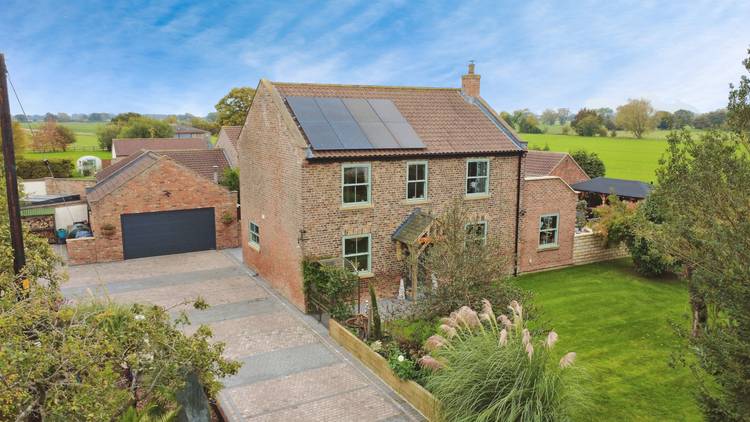 4 bedroom detached house