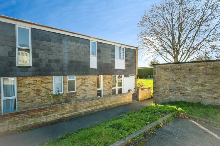 3 bedroom end of terrace house