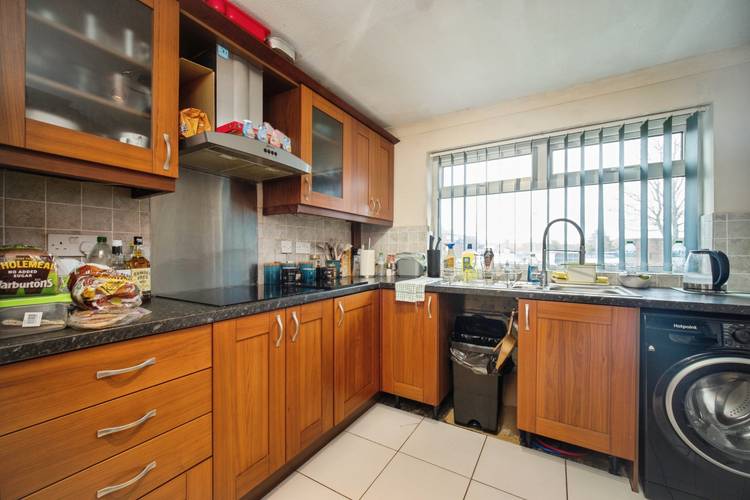 3 bedroom end of terrace house