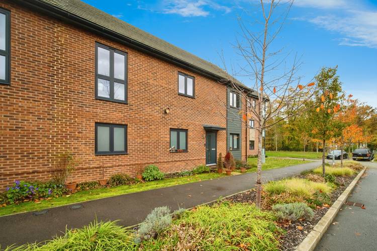 2 bedroom maisonette