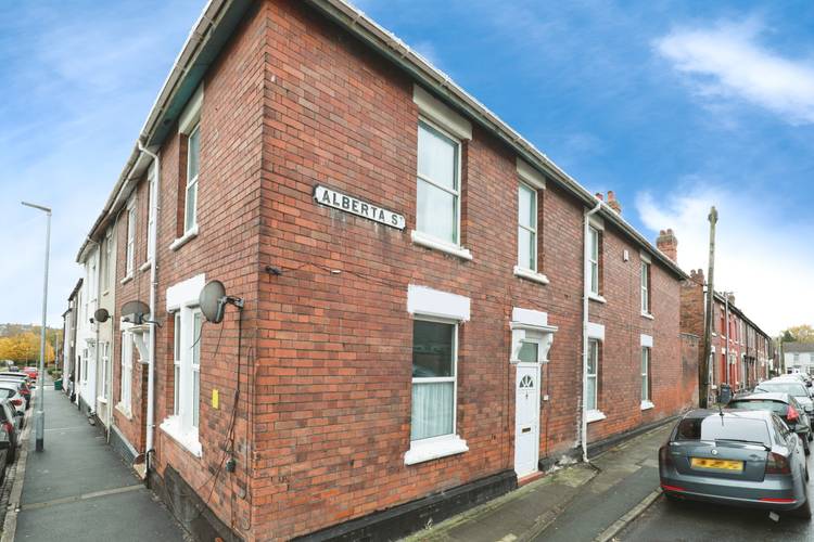 4 bedroom end of terrace house