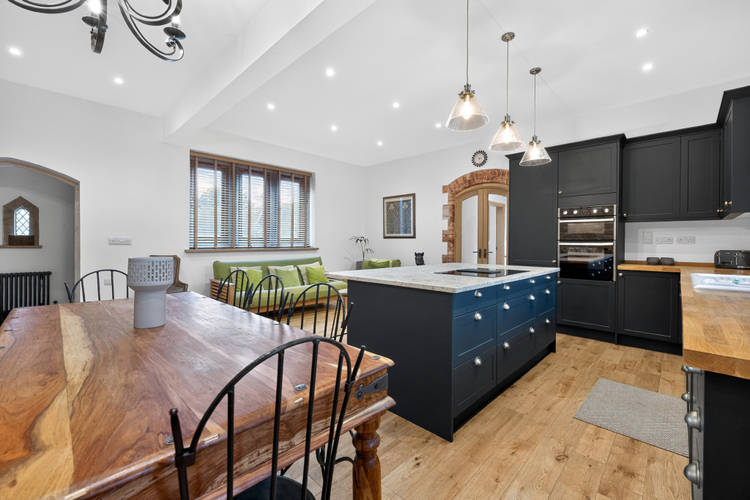 3 bedroom detached house