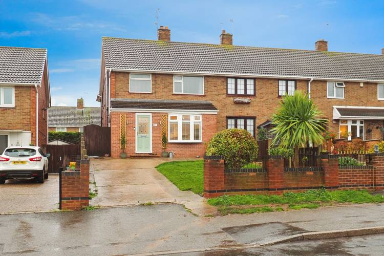 3 bedroom end of terrace house