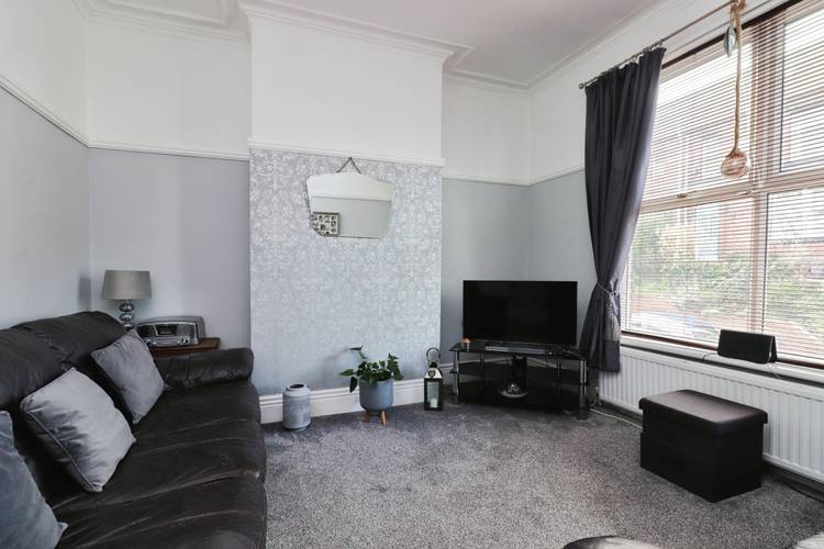 4 bedroom semi-detached house