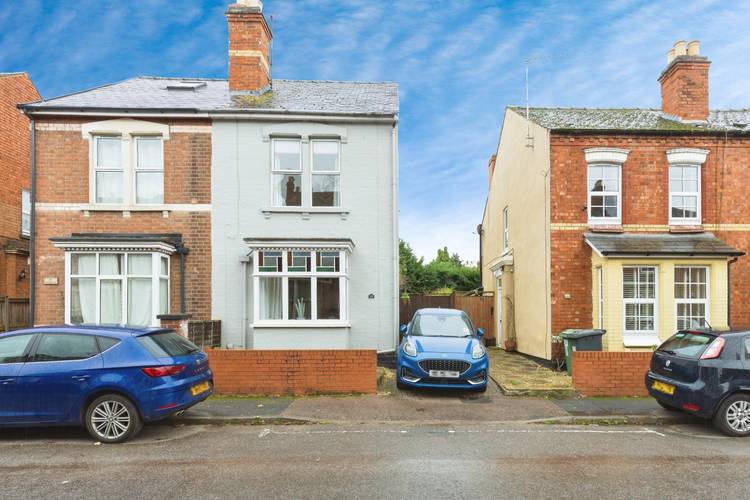 4 bedroom semi-detached house