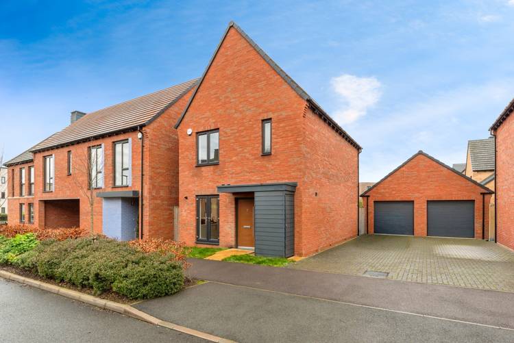 3 bedroom detached house