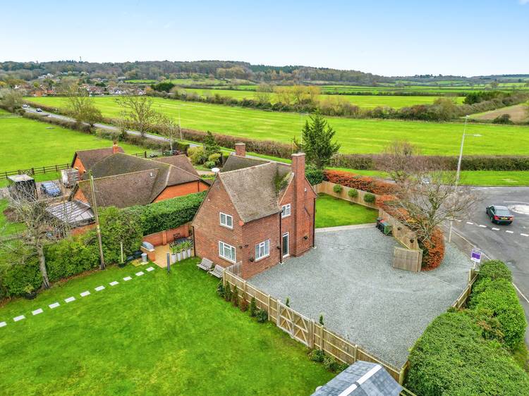 3 bedroom detached house