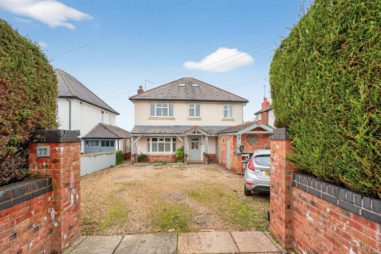 5 bedroom detached house