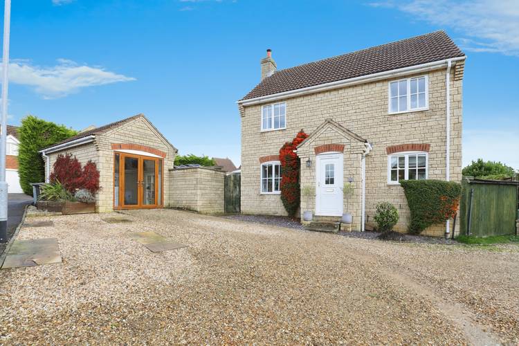 3 bedroom detached house