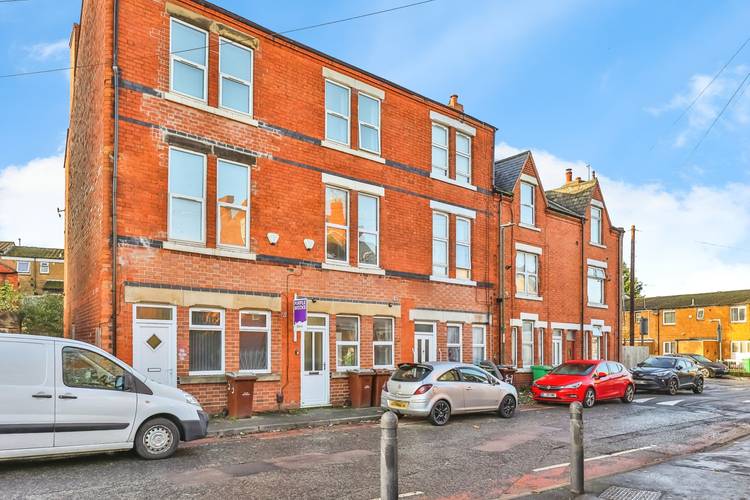 5 bedroom terraced house