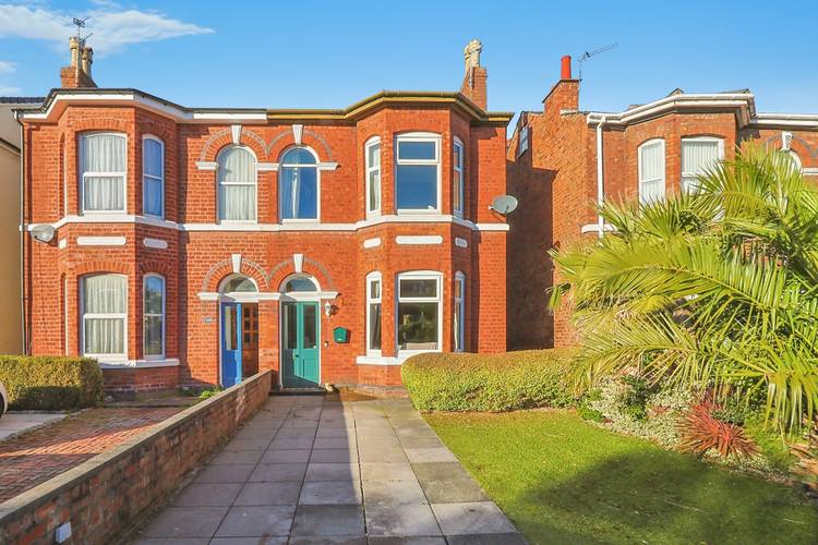 4 bedroom semi-detached house