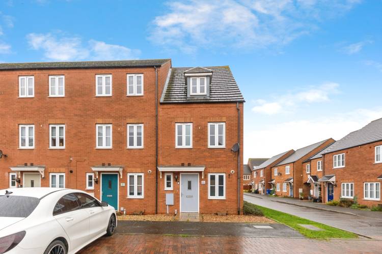 3 bedroom end of terrace house