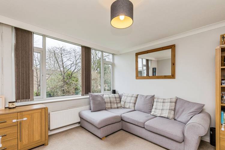 2 bedroom maisonette