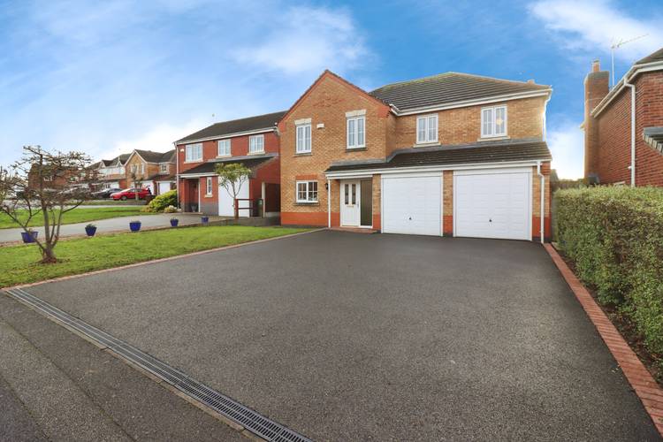 5 bedroom semi-detached house