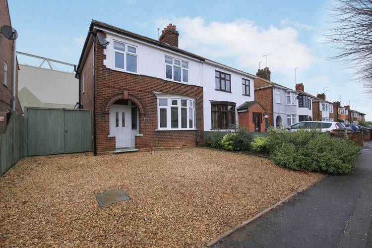 3 bedroom semi-detached house