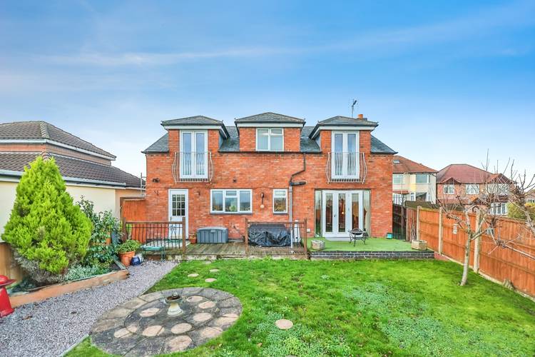 3 bedroom detached house