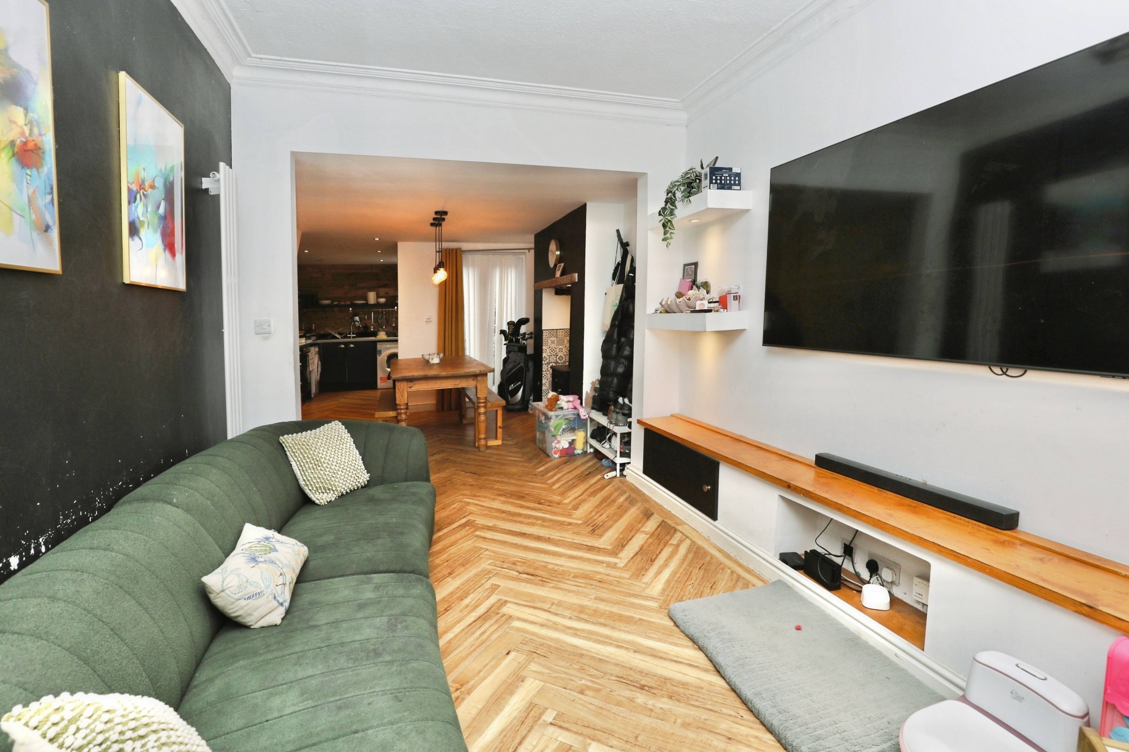 Lounge/Dining Room