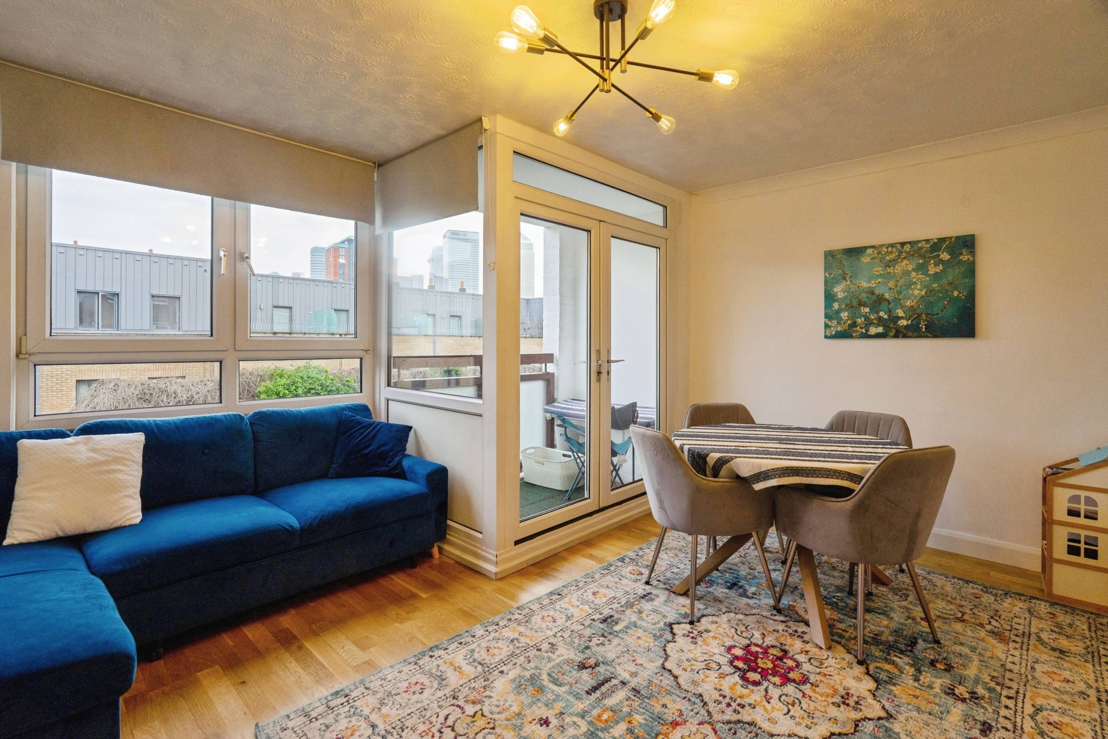 Lounge/Dining Room