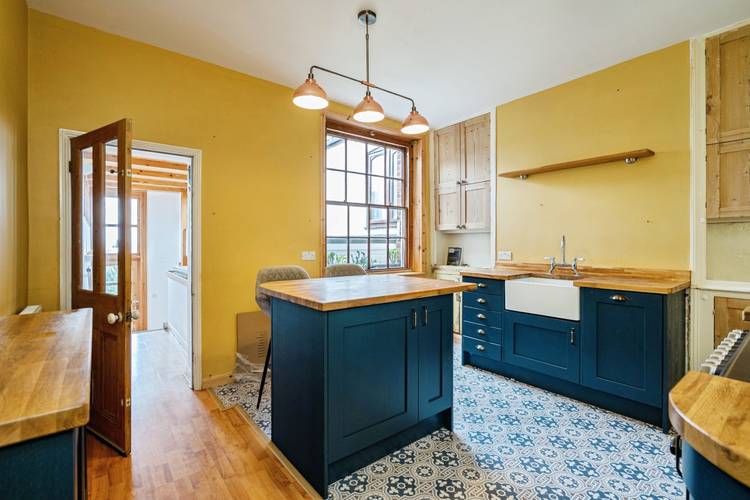4 bedroom terraced house