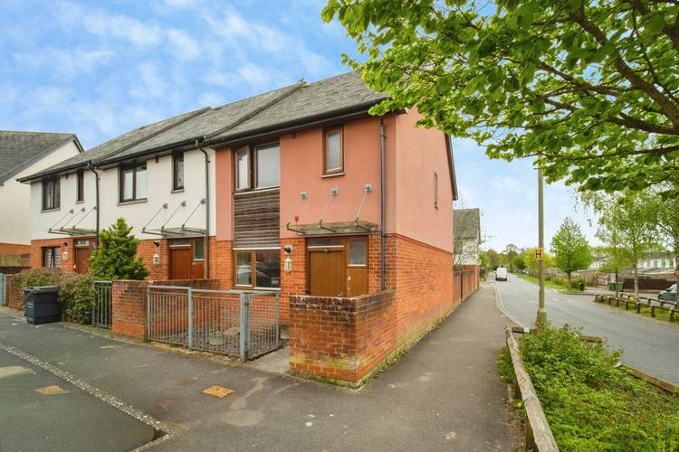 2 bedroom end of terrace house