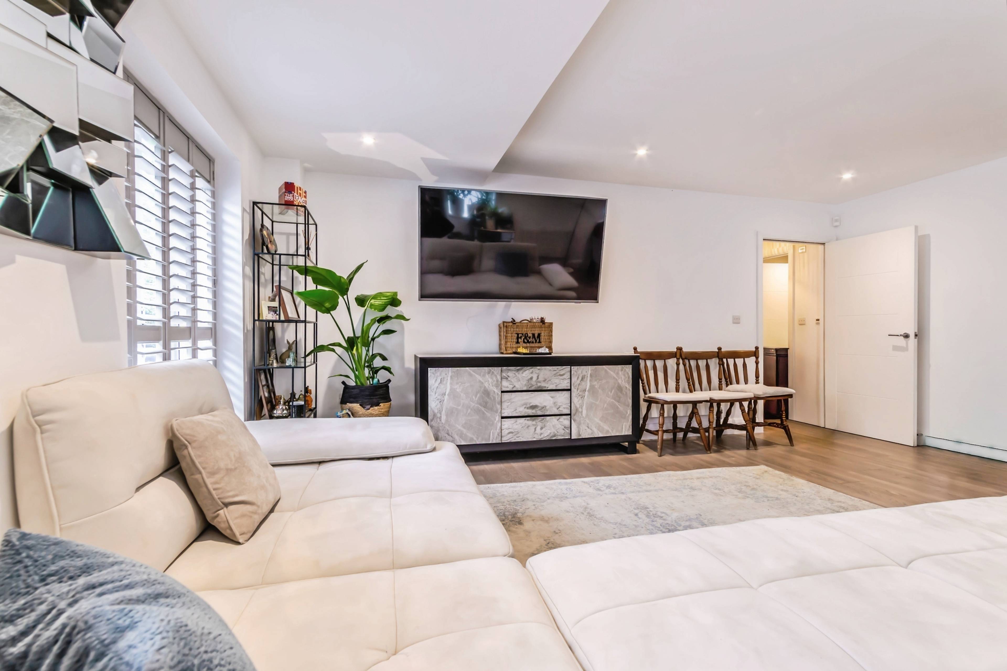 Apartment Living Rm