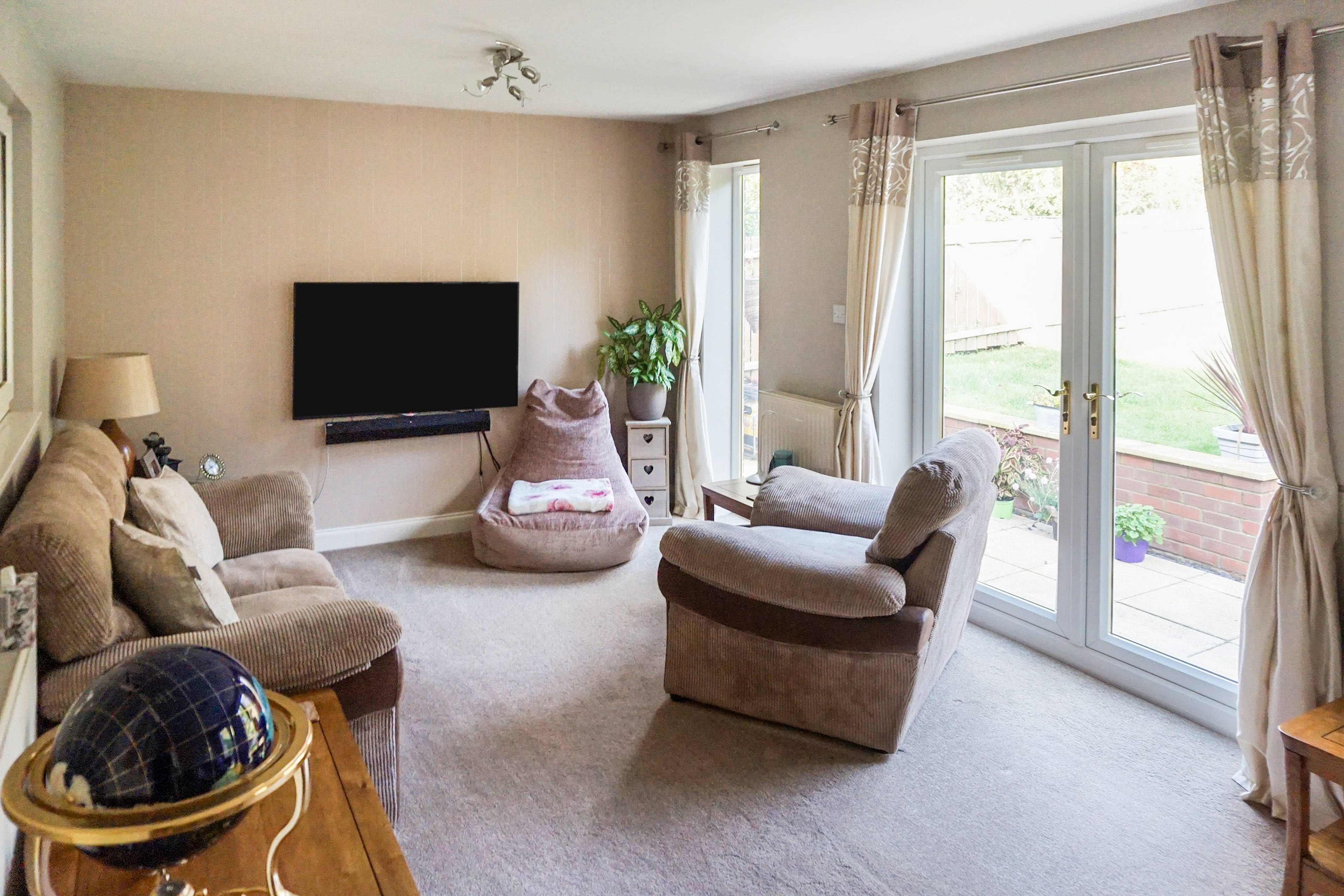 Lounge/Family/Games