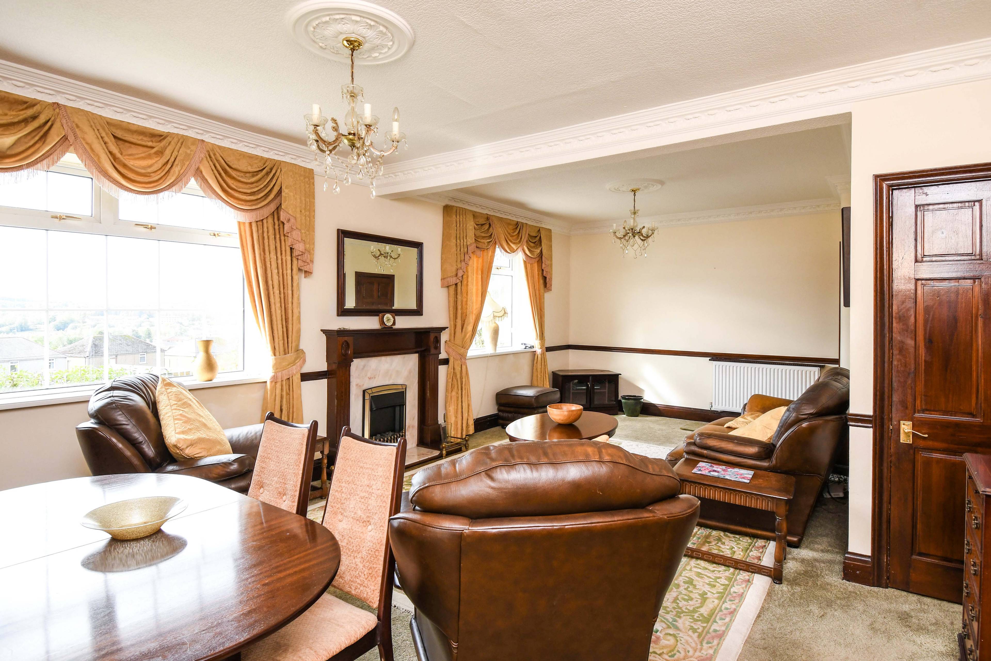 Lounge/Dining Room