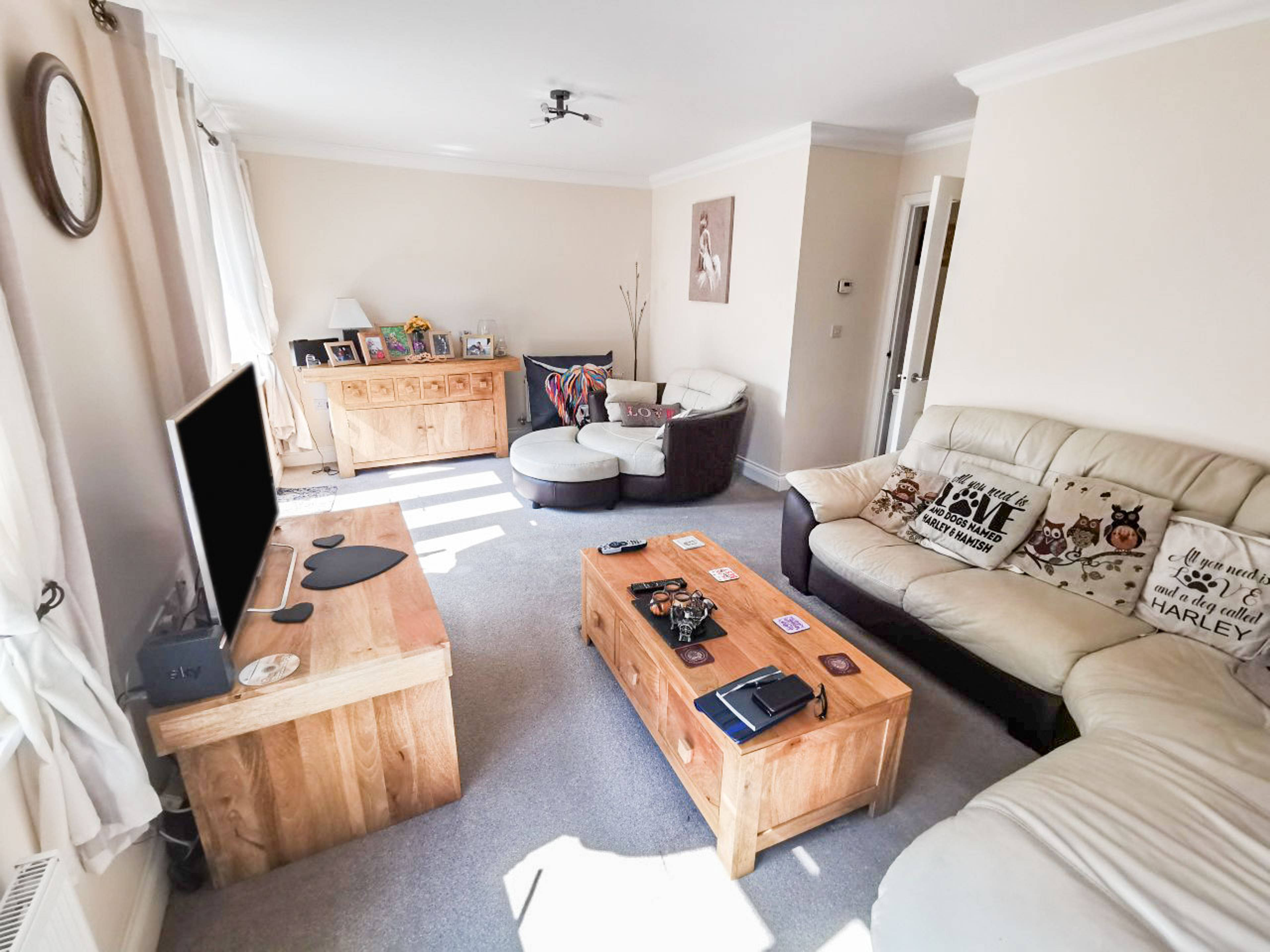 Lounge/Dining Room