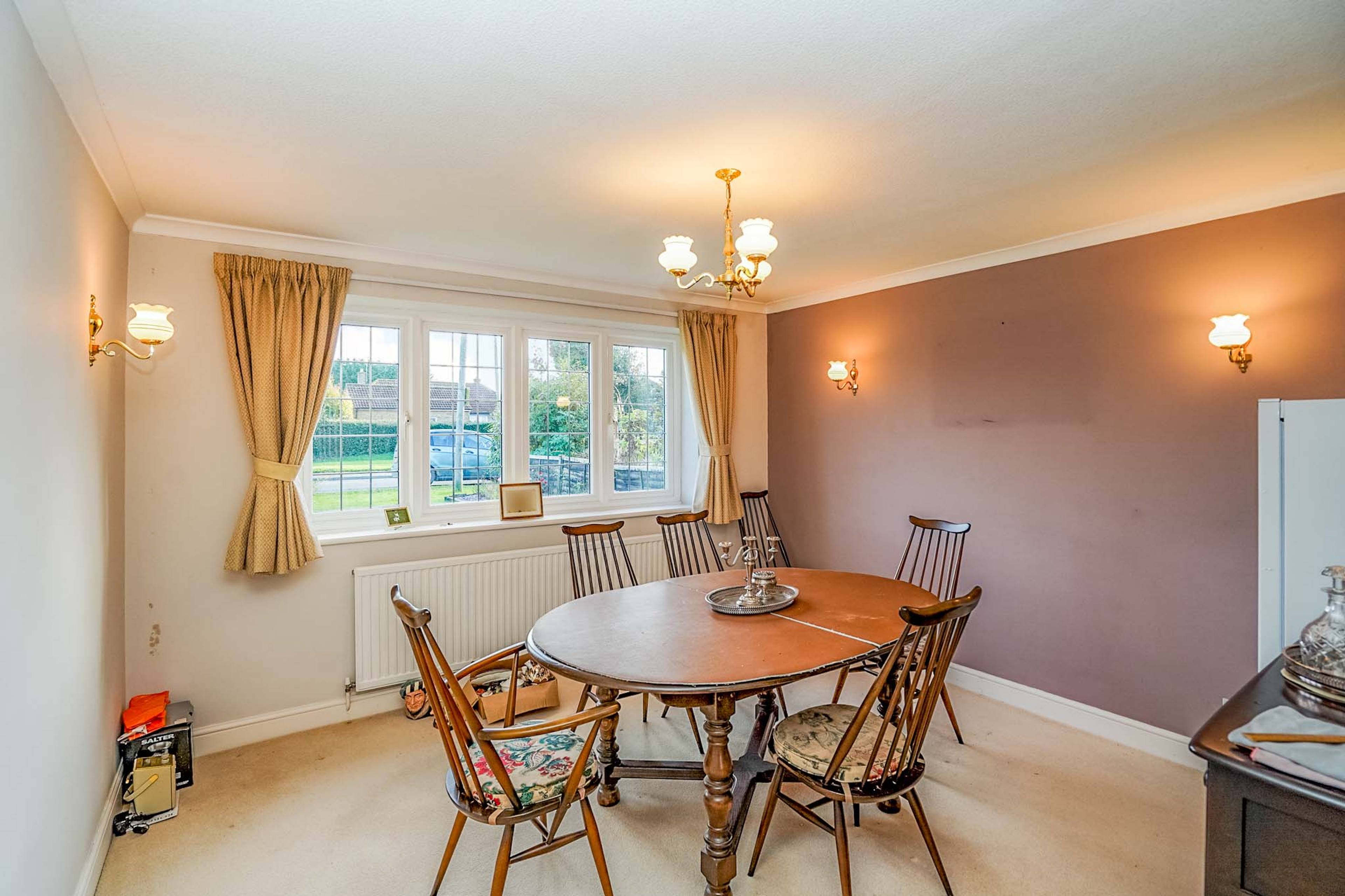 Bed 3 / Dining Room