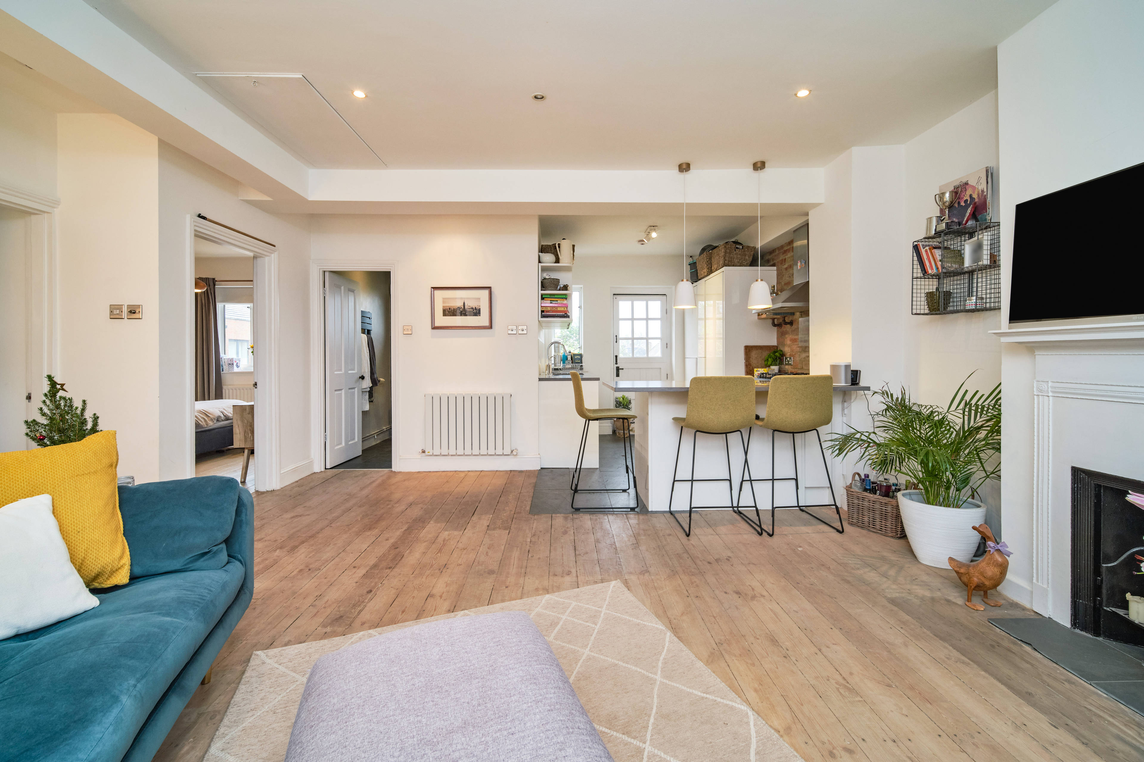 Lounge / Kitchen