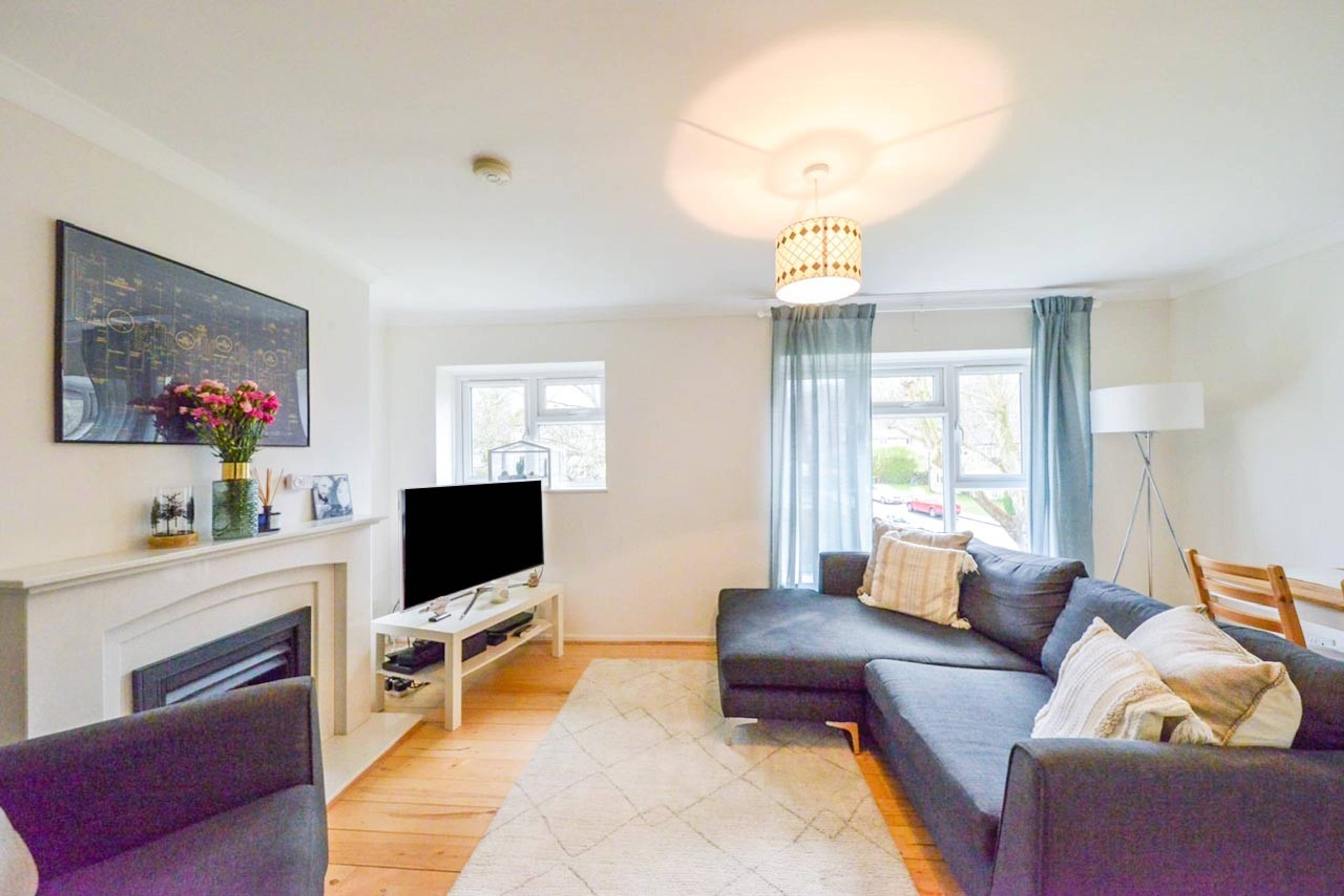 Lounge/Dining Room