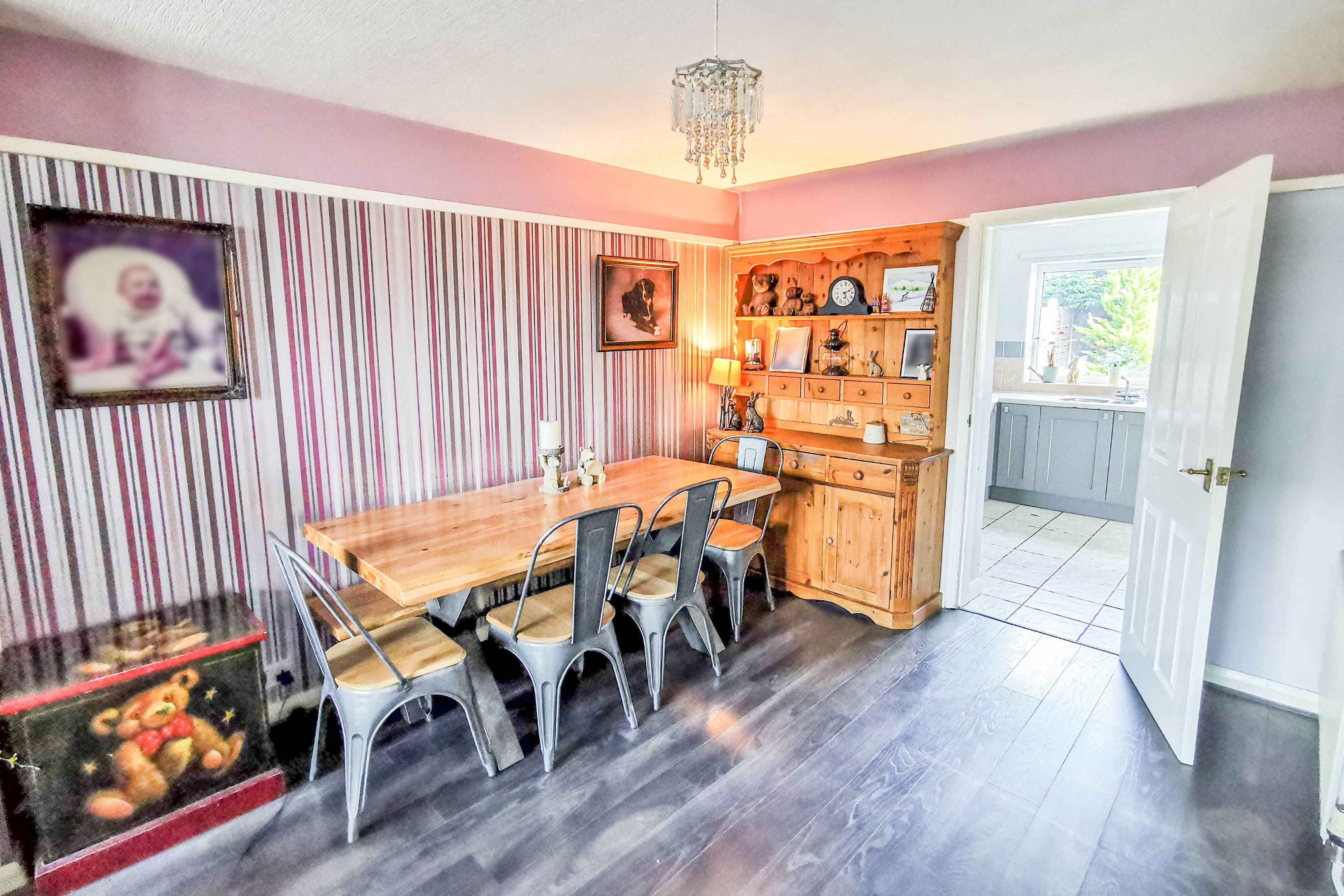 Lounge/Dining Room