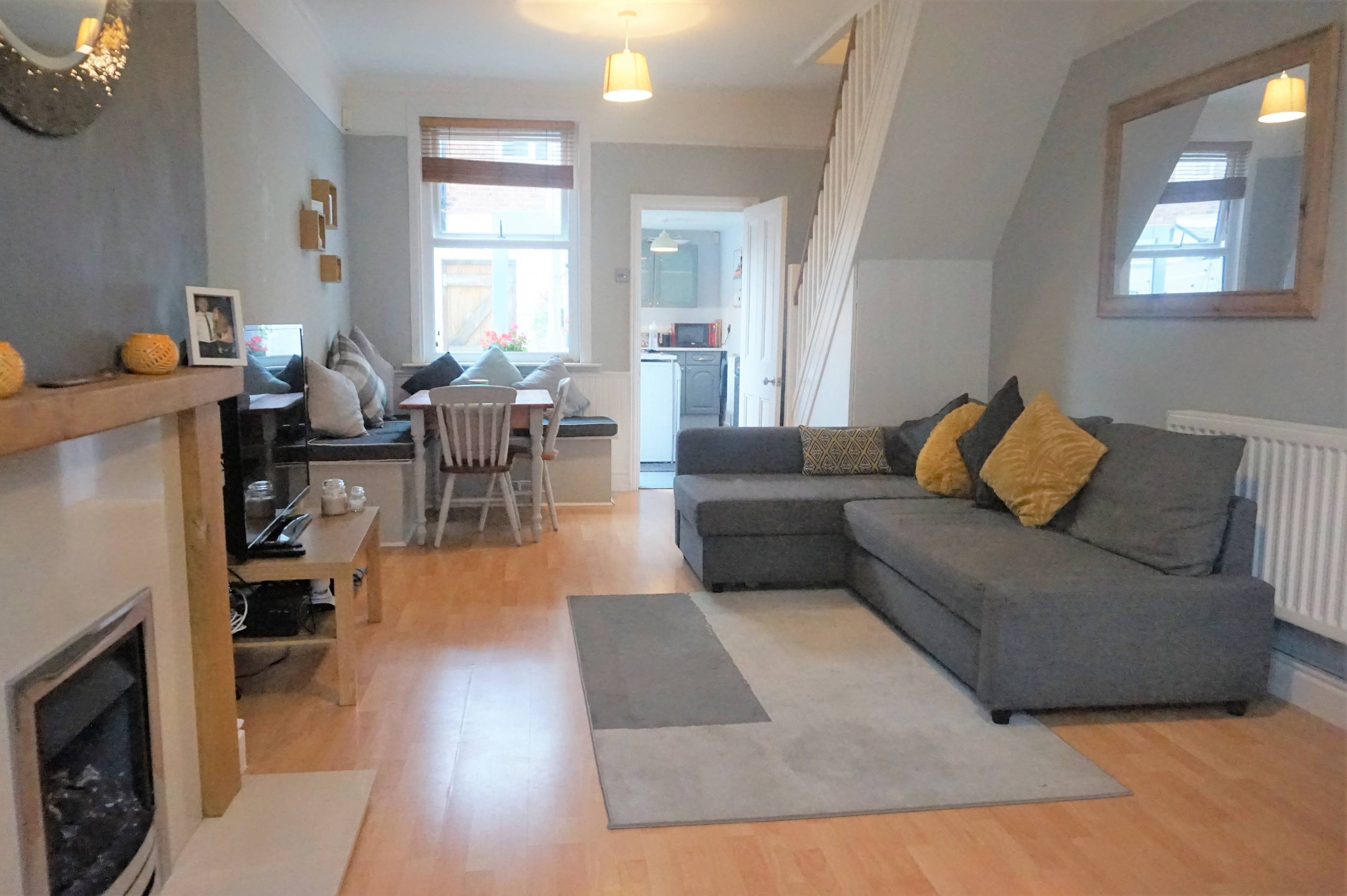 Lounge/Dining Room