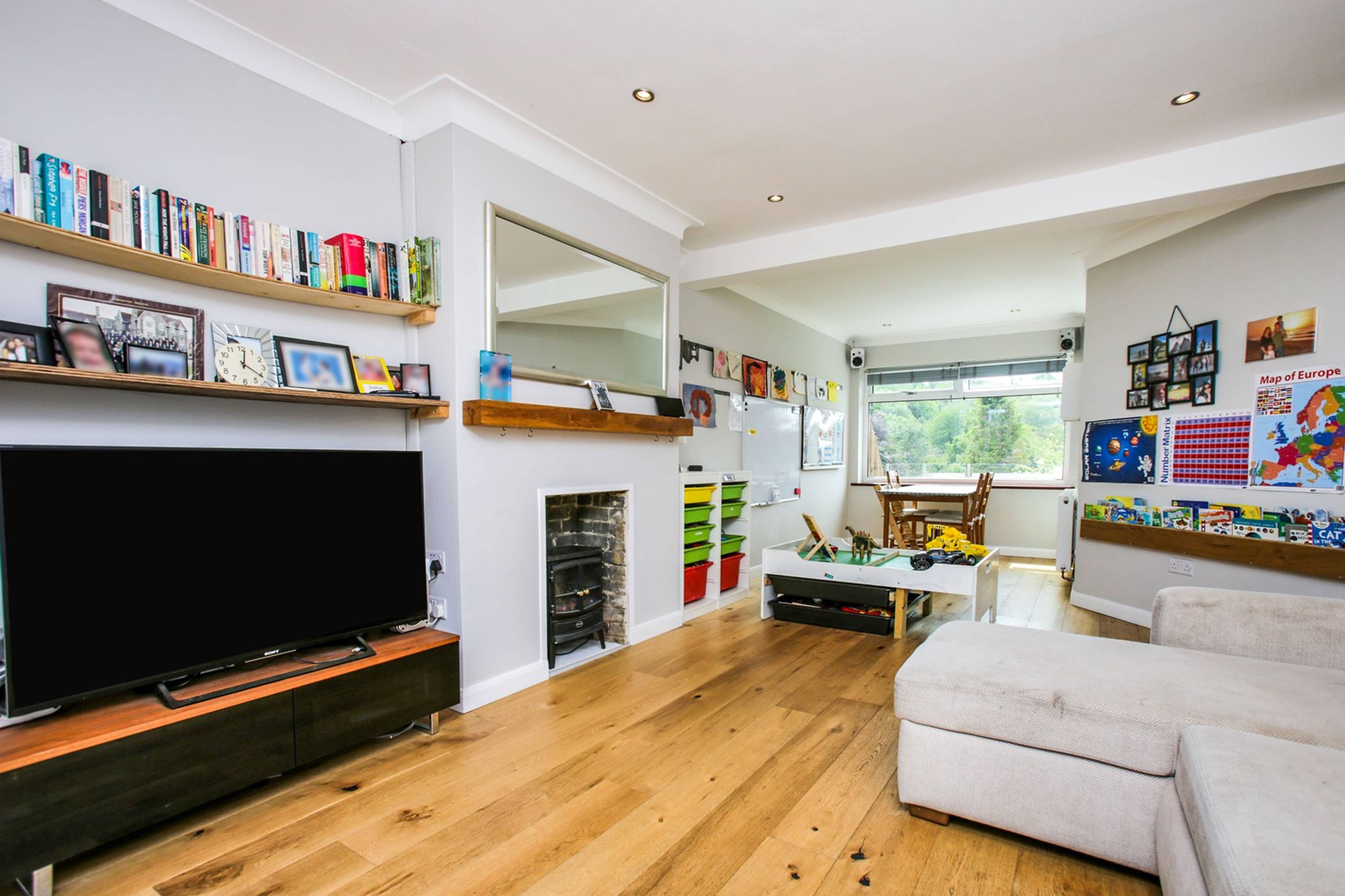 Lounge/Dining Room