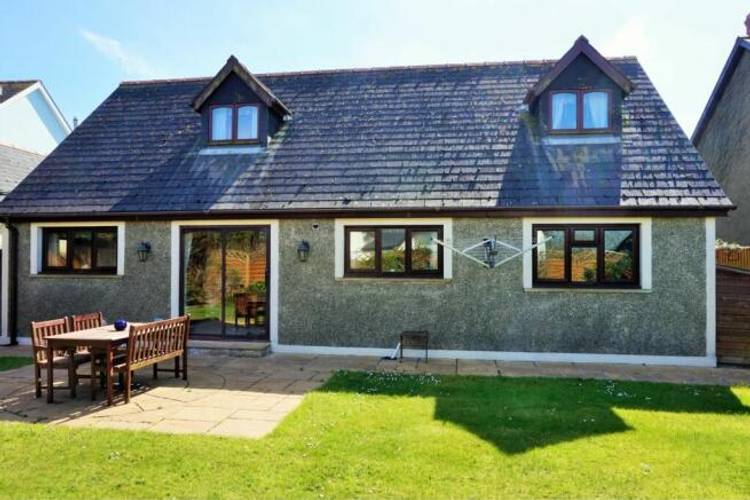4 bedroom detached bungalow
