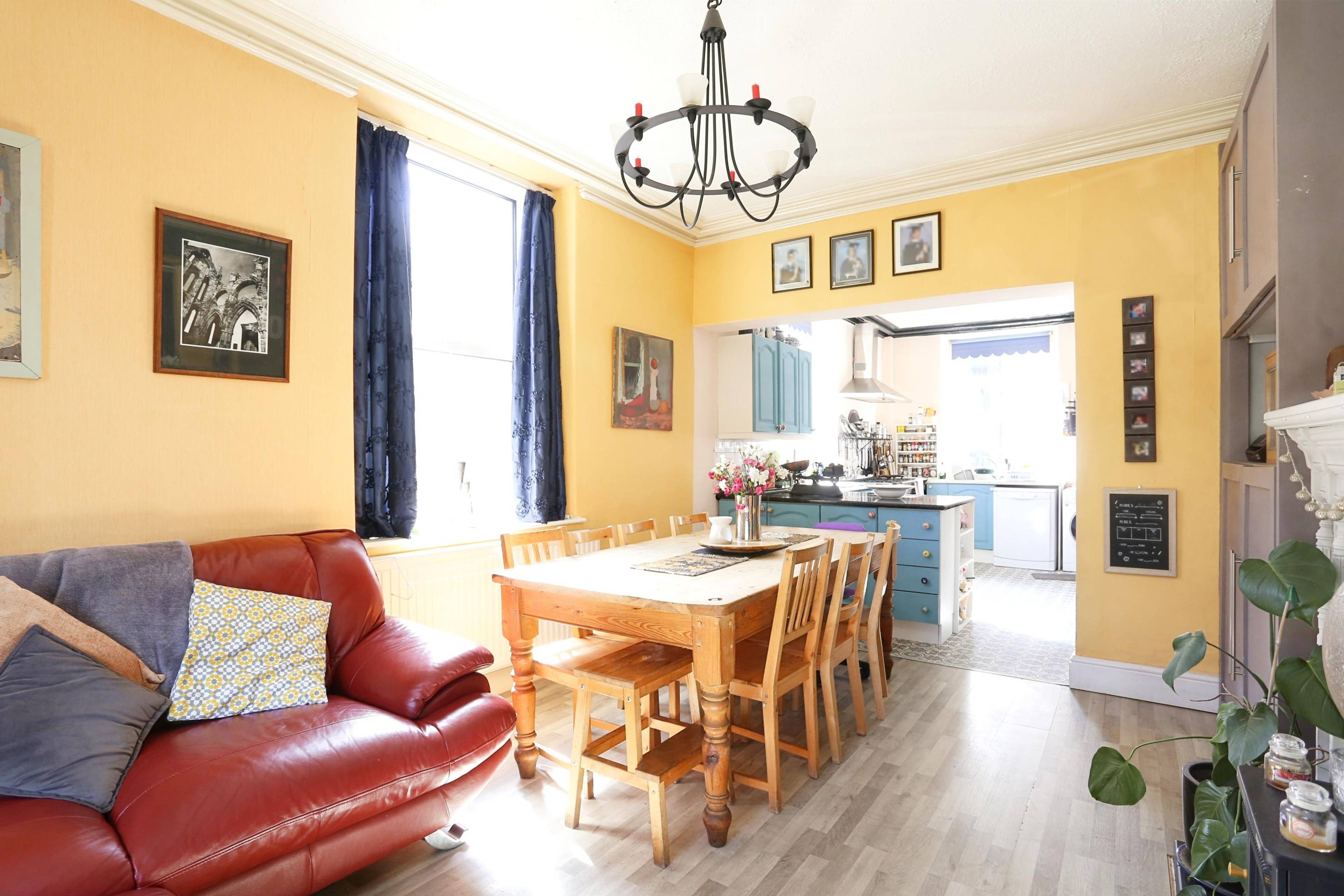 Lounge/Dining Room