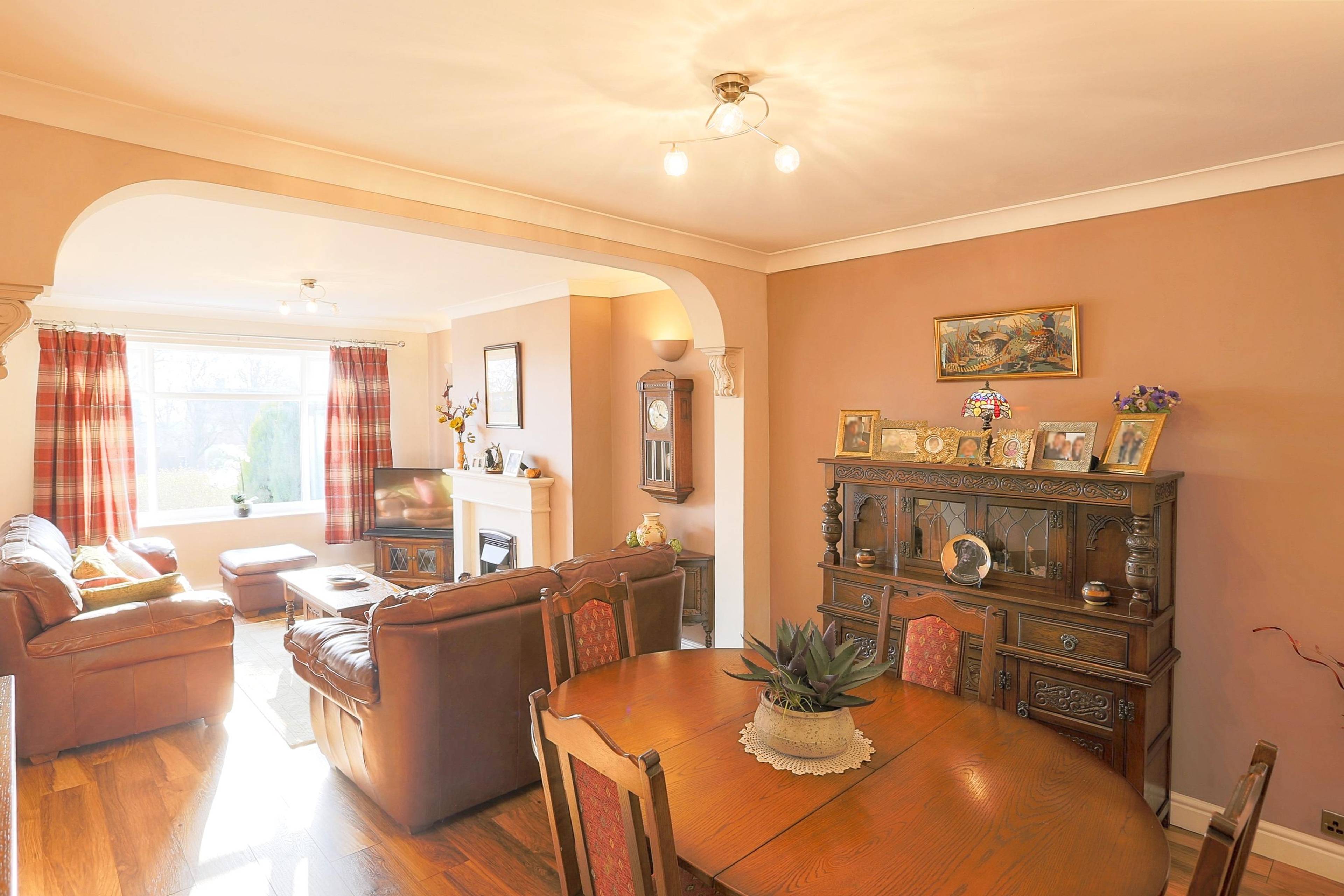 Lounge/Dining Room