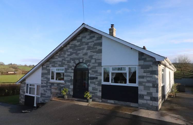 4 bedroom detached bungalow
