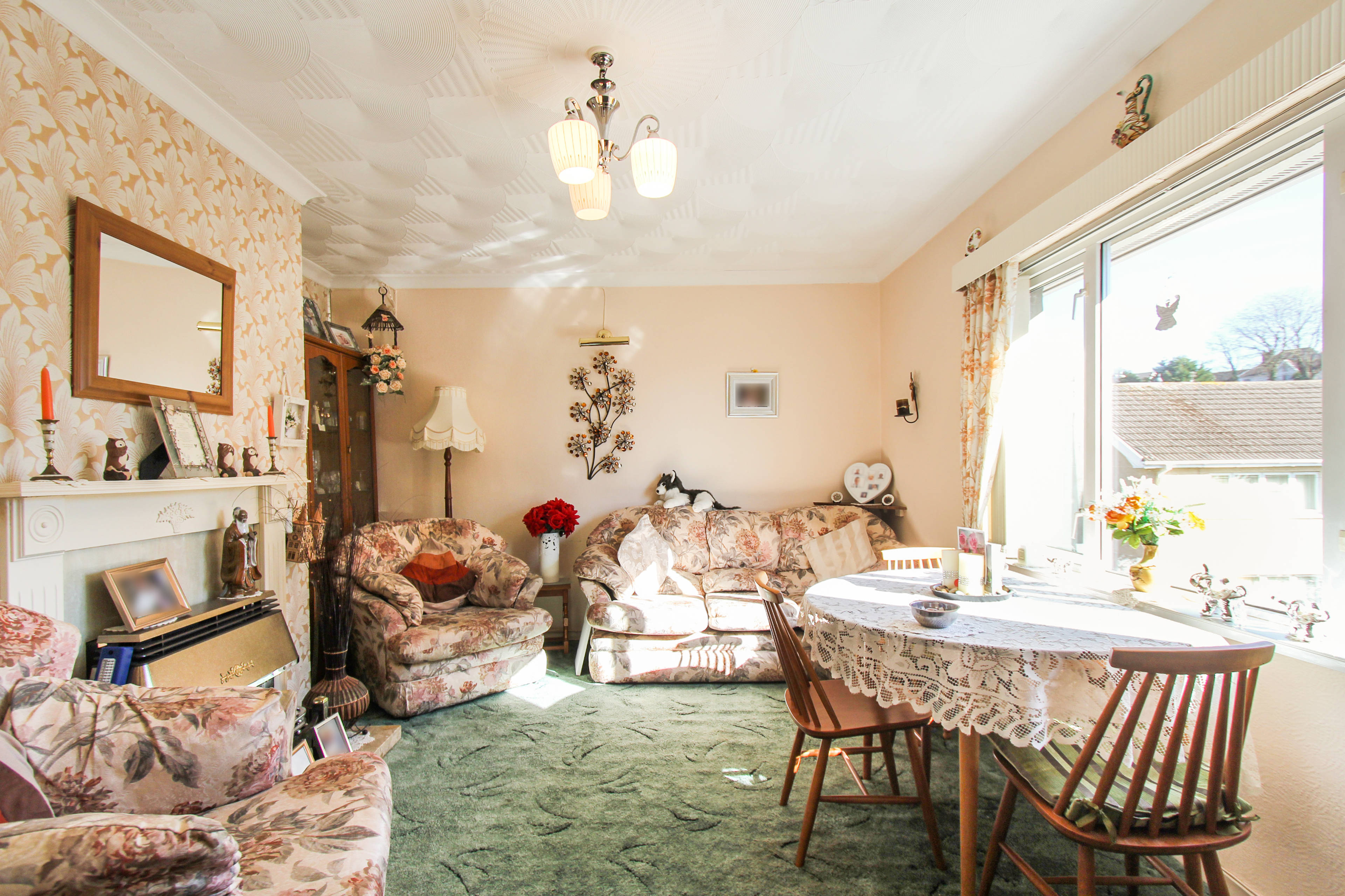 Lounge/Dining Room