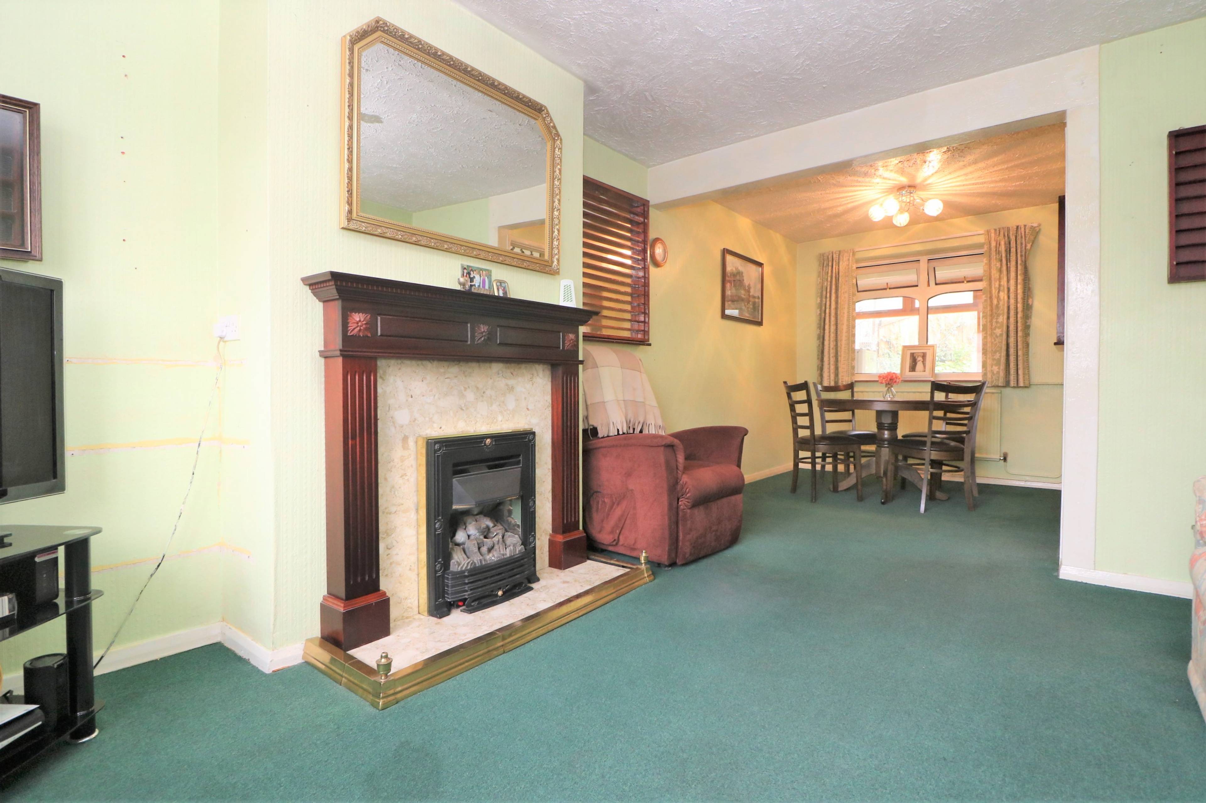 Lounge/Dining Room